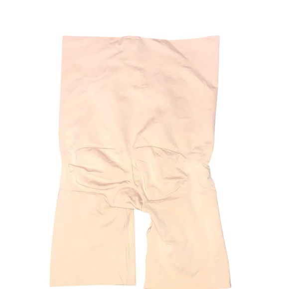 🥳 3/$26 Assets by Spanx High Waist Shaping Shorts Nude Beige - Picture 8 of 9